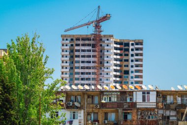 Çok katlı yeni bir konut inşaatı