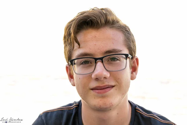 Modelo Hombre Juvenil Sobre Fondo Blanco — Foto de Stock