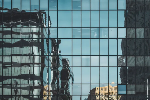 Office Buildings Reflected Urban Glass Facade — Stock Photo, Image