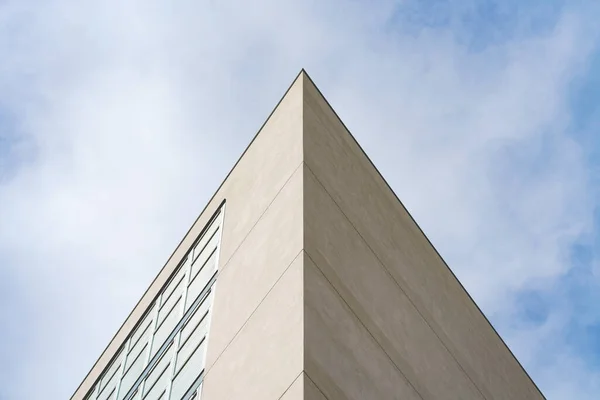 Zwei Fassaden Eines Modernen Gebäudes Schaffen Eine Architektonische Symmetrie — Stockfoto