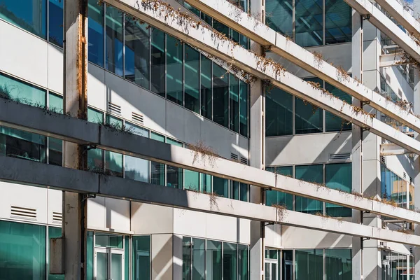 Blaue Fenster Und Aluminiumkonstruktionen Der Fassade Eines Bürogebäudes — Stockfoto