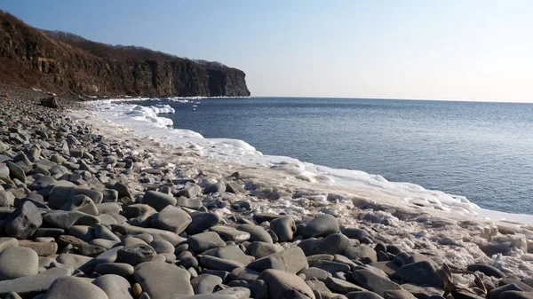 Deniz kışı manzarası, soğuk buzlu su