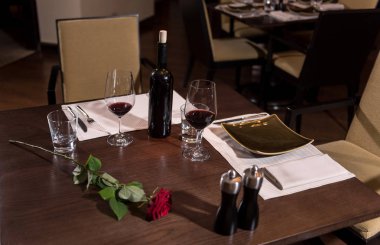 Restoranda harika büyük tablo