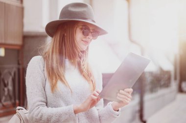 Pozitif kadın tablet kullanma