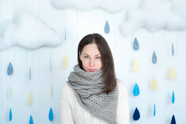 Unhappy cheerless woman standing against the wall — Stock Photo, Image