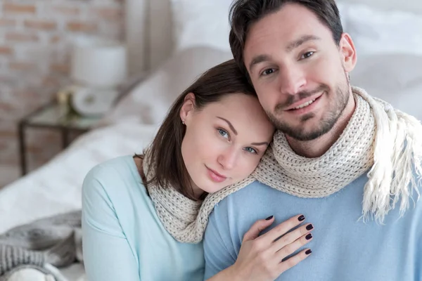 Good looking young woman sitting with her boyfriend — Stock Photo, Image