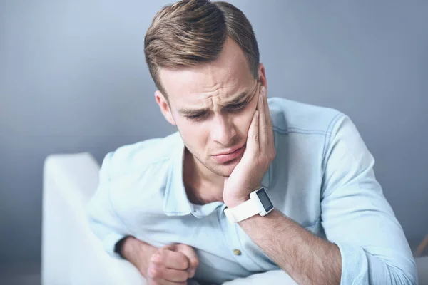 Handsome unhappy man suffering from toothache. — Stock Photo, Image