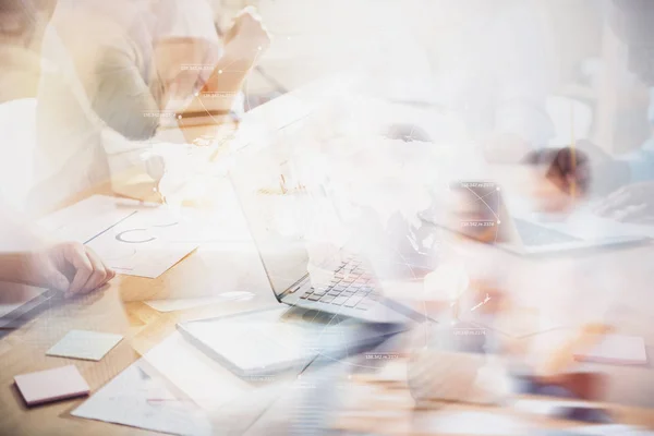 Doble foto expuesta del equipo profesional de negocios — Foto de Stock