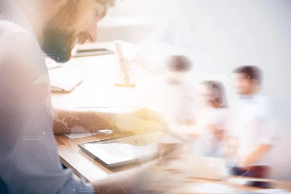 Young bearded man is working in office — Stock Photo, Image