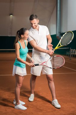 Tenis oynamak öğrenme pozitif profesyonel eğitmen