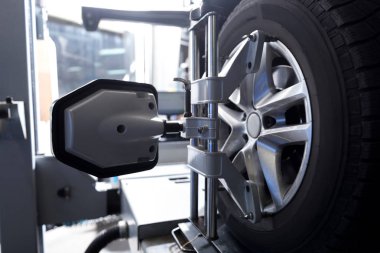 Araba tekerlek hizalama makine alkış içinde sabit