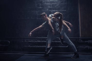 Dancehall genç dansçılar yorgun