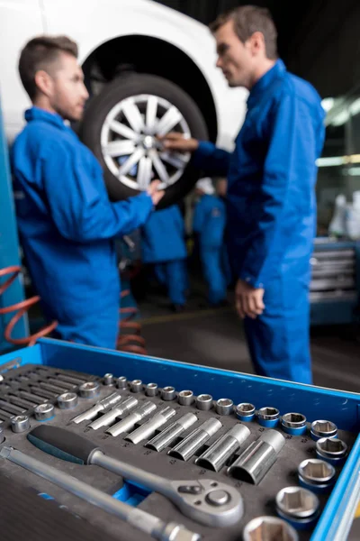 Enfoque selectivo de las herramientas de coche —  Fotos de Stock