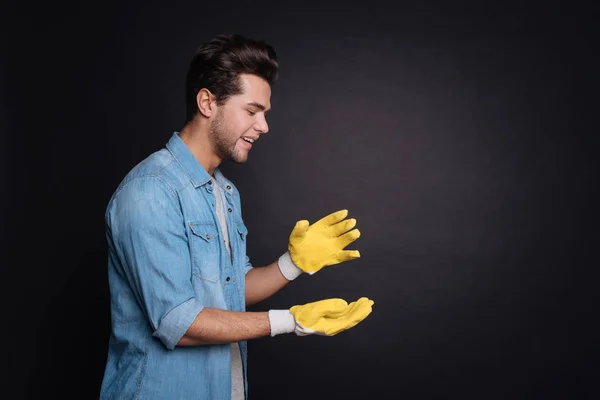 Positive gardener holding flower pot — Stock Photo, Image