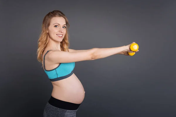 임신한 여자 스포츠에가 — 스톡 사진