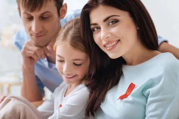 Aile ile vakit geçirmek güzel memnun kadın — Stok fotoğraf