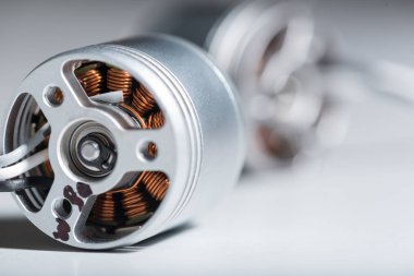 İki metal motor armatürler yakın çekim