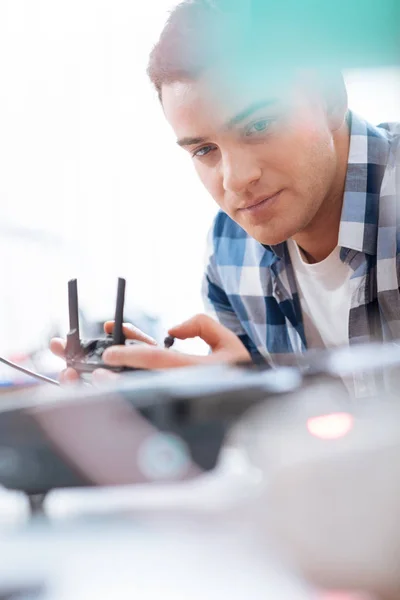 Handsome man testing the drone and remote controller — Stock Photo, Image