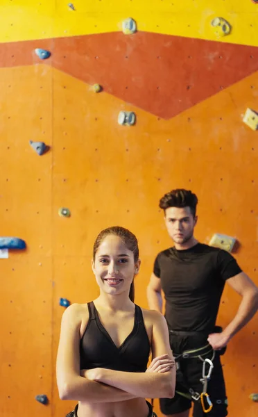 Young man and woman posing in climbing gym. — Stock Photo, Image