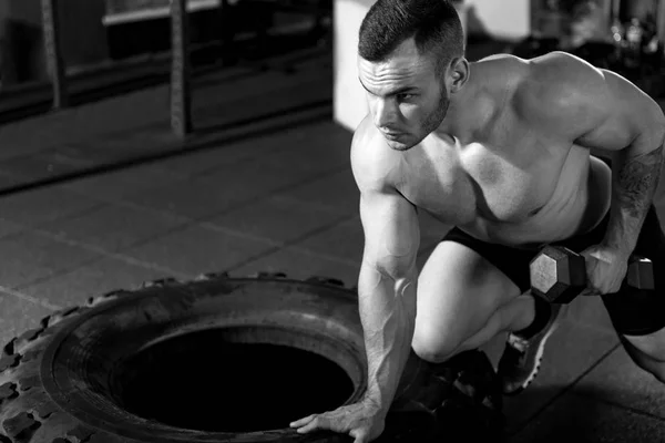 運動筋肉男性重量挙げワークアウト — ストック写真