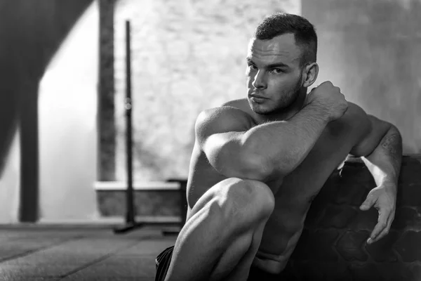 Handsome brutal man resting after the workout — Stock Photo, Image