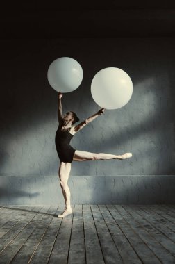 Onun yetenek gösteren memnun balet