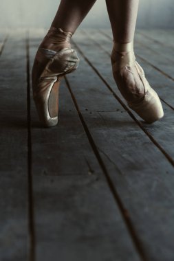 Balet tiptoes siyah stüdyo germe