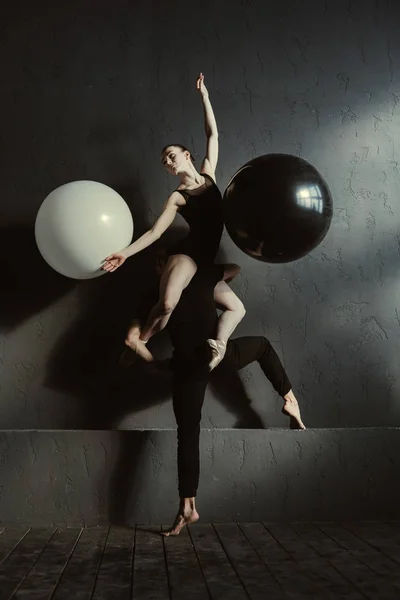 Enthusiastische Balletttänzer setzen ihre Kunstideen um — Stockfoto