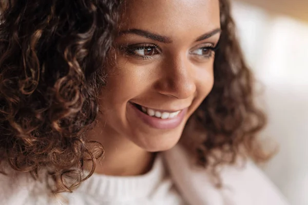 Charming African American woman smiling — Stock Photo, Image