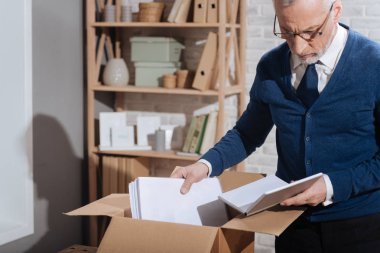 Emekli sorunlu üst düzey yönetici