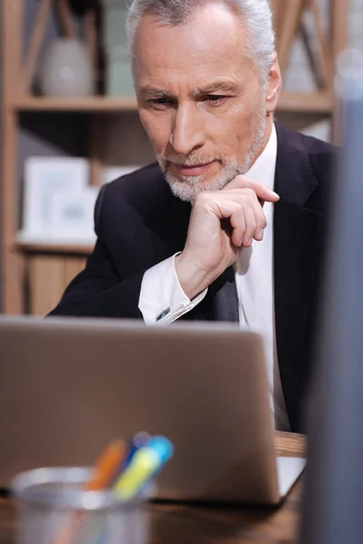 Handsome mature executive reading a report — Stock Photo, Image
