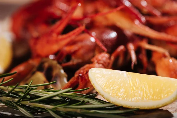 Limon ve biberiye kapat