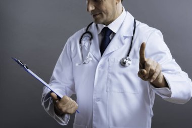 Belgeleri holding emin doktorlar eller yakın çekim