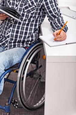 Zeki engelli çocuk evde eğitim