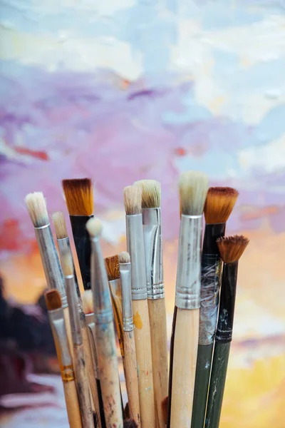 Close up of painting brushes on colorful background — Stock Photo, Image