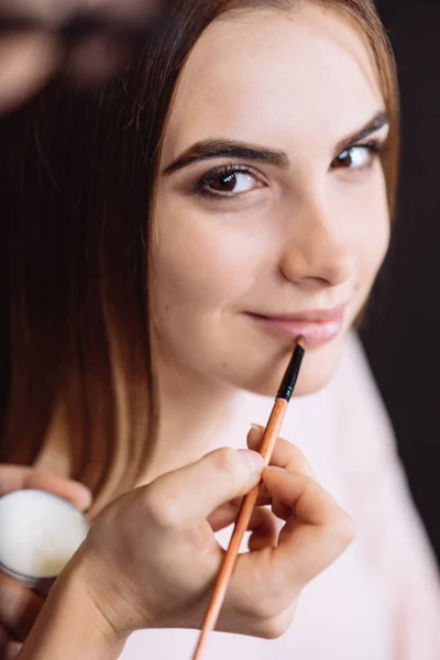 Encantadora mulher bonita sorrindo — Fotografia de Stock