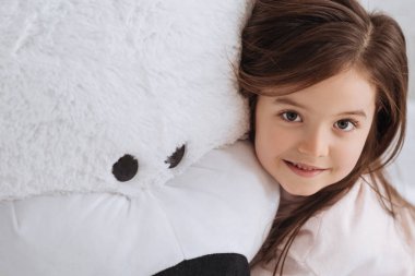 Sevimli tatlı kız sana bakmak