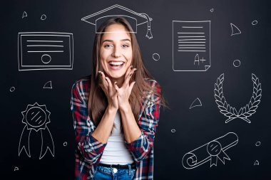 Pozitif yüksek lisans öğrencisi kutluyor mezuniyet