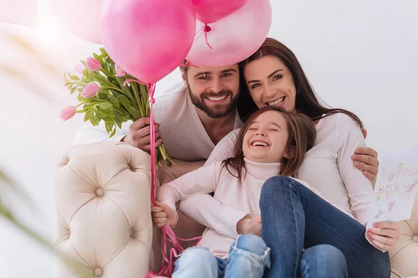 Menina muito alegre rindo — Fotografia de Stock