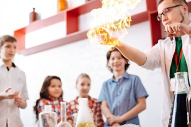 Çocuk ateş arıyor