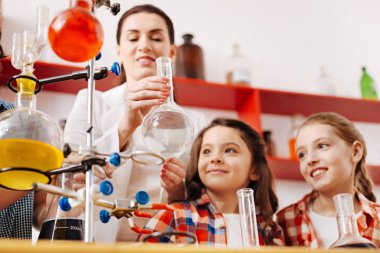 Kız flask arıyor