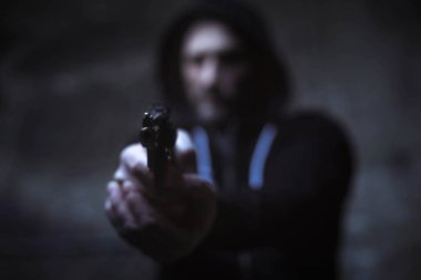 Tehlikeli suçlu bir'ın elinde