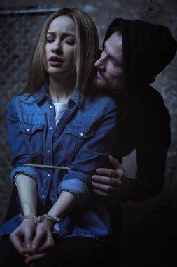 Kurban için korkunç şeyler söyledi adam