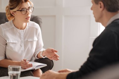 hastayla konuşma terapisti 