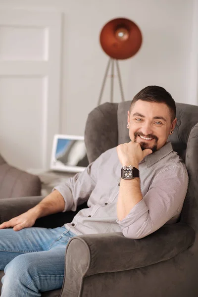 Man sitting in the armchair — Stock Photo, Image