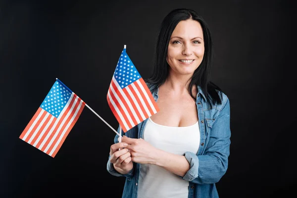 Positivo encantado hembra mantener banderas —  Fotos de Stock