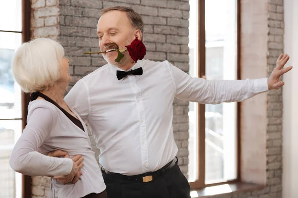 Seductive man tangoing with senior woman in the dance studio — Stock Photo, Image