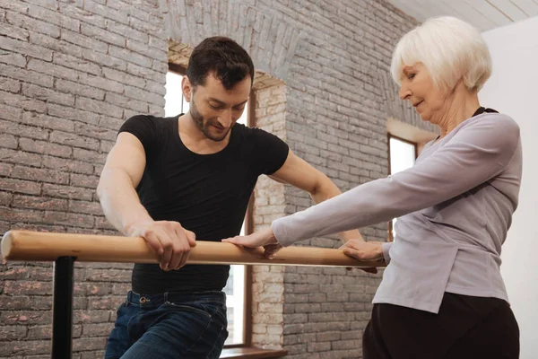 Masterful dancer instructing pensioner in the dance studio — Stock Photo, Image