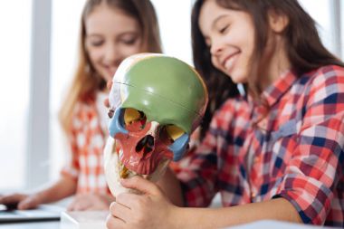 Kemik yapısı eğitim takdire şayan üstün yetenekli çocuklar