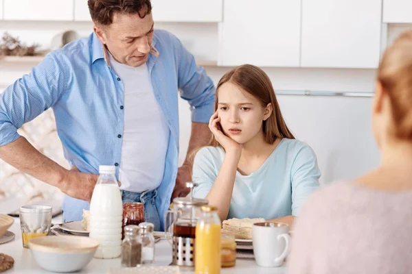 Angry cheerless father giving instruction to his daughter — Stock Photo, Image